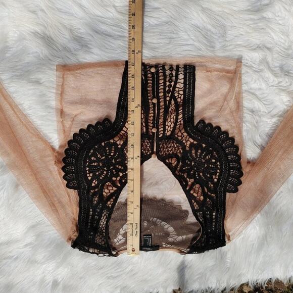 Forever 21 Size Small S Sheer Light Carmel Brown Black Cropped Crochet Festival - Picture 5 of 16
